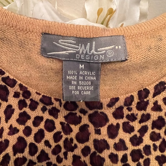 Women's Leopard print pull over sweater size medium. - Picture 2 of 3